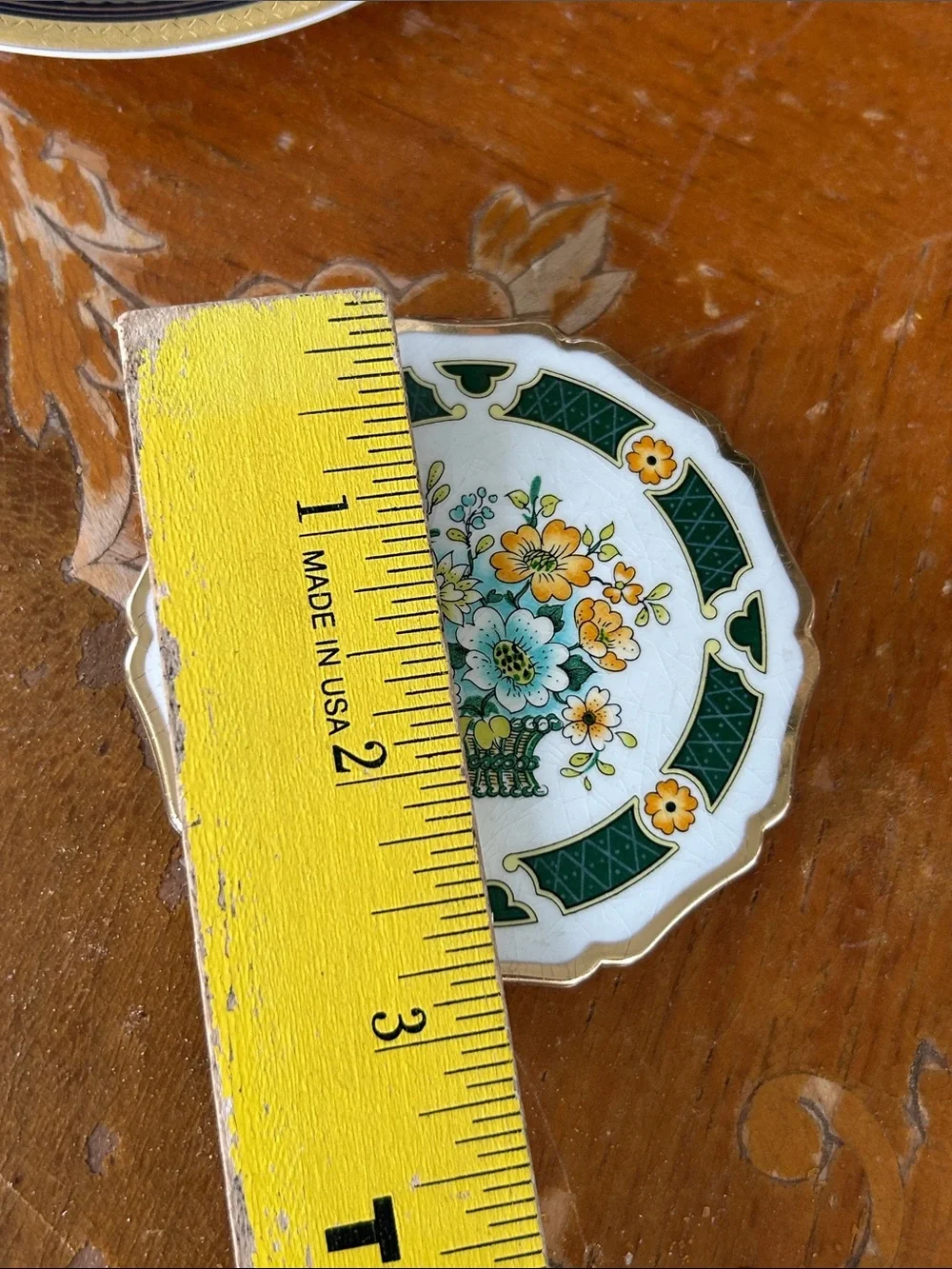 Vintage Stratton Green Floral Bouquet Enamel Powder Compact